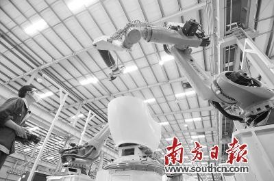 比年来，佛山企业对智能制作需要较年夜。 戴嘉信 摄