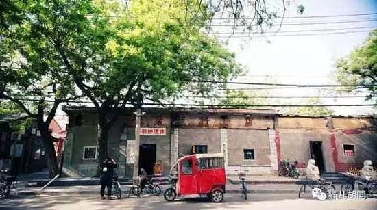 除了消除建造物的保险隐患，这个举动还跟北京的将来亲密相干。同时，这也标记着北都城市计划跟治理开端向标准与有序方面开展。