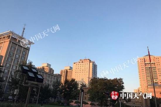 今晨，北京阳光出面。