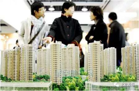 持续稳步推动为老楼加装电梯任务；