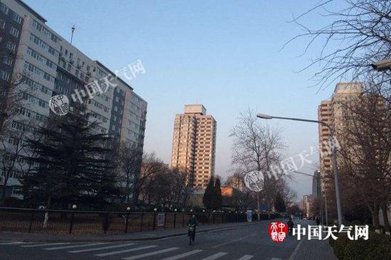 明天凌晨，北京微风停歇，气象晴好。