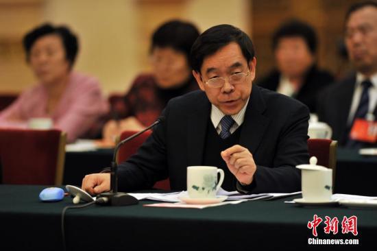 材料图 陈国鹰答记者问。中新社发 金硕 摄