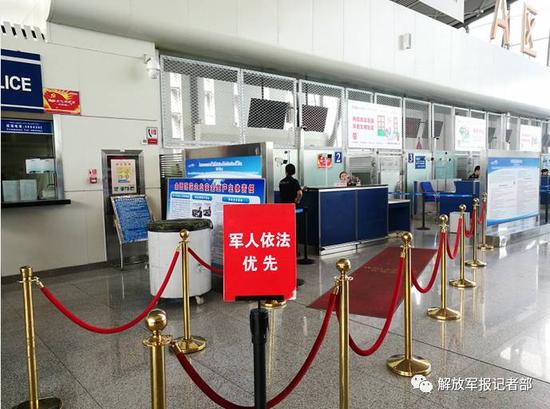 武士公用安检通道。记者赖瑜鸿摄