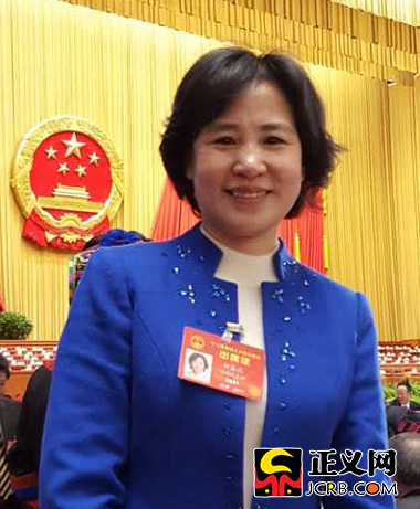 天下人年夜代表、海南椰国食物无限公司总司理钟春燕。党小学 摄