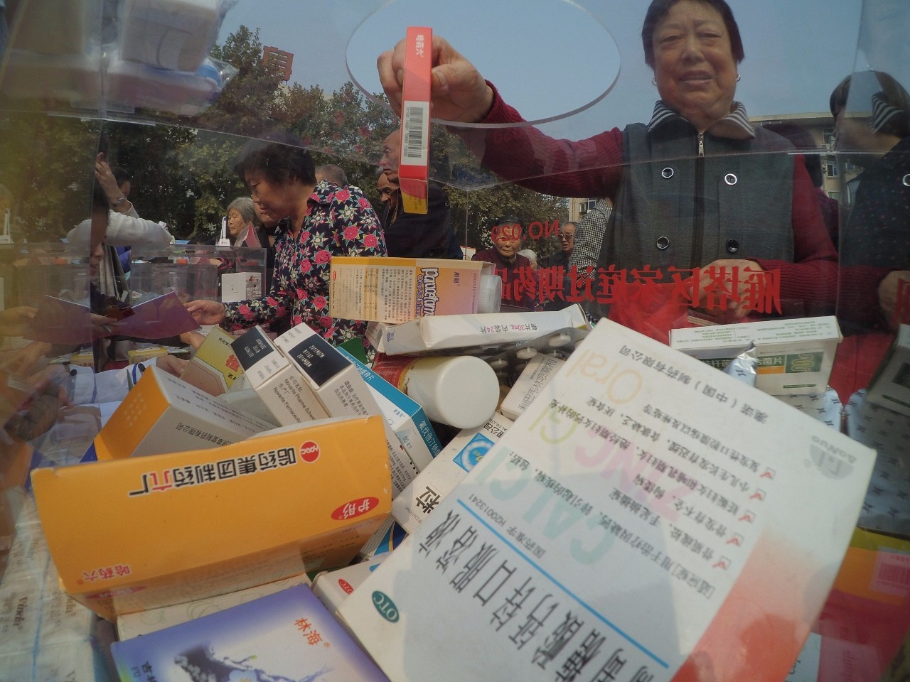 △西安某社区构造药店发展过时药接纳运动