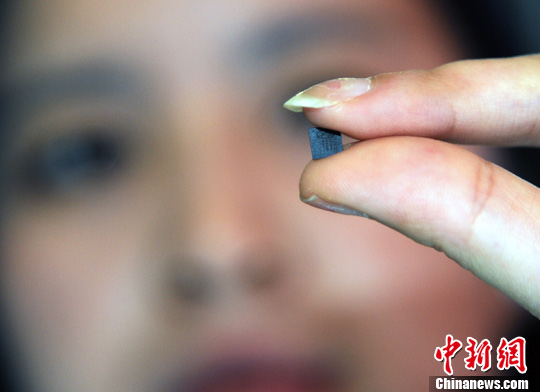 材料图：芯片   中新社发 孙自法 摄