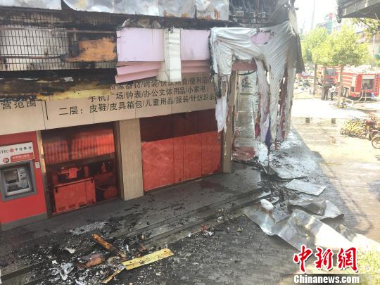 现场火警已被毁灭。　田进 摄