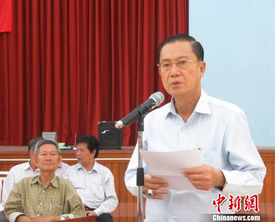材料图８为2014年7月杨启秋在华社聚首上致辞。